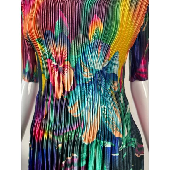 Vibrant Mini Pleats Top With V-Neck & Short Sleeves - Picture 4 of 16